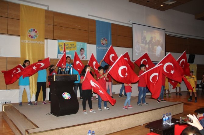 Çolakbayrakdar, "Çocukların Yüzü Güldüğünde Bütün Dünyanın Yüzü Gülüyor"