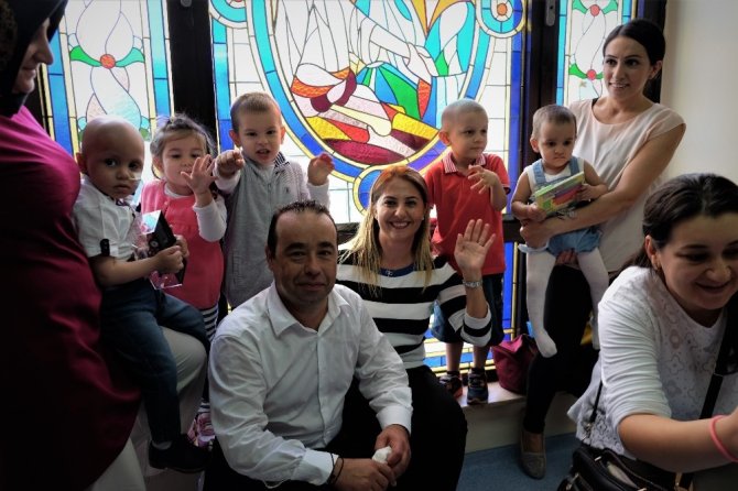 Bms Çalışanları Kanser Hastası Çocukları Ziyaret Etti