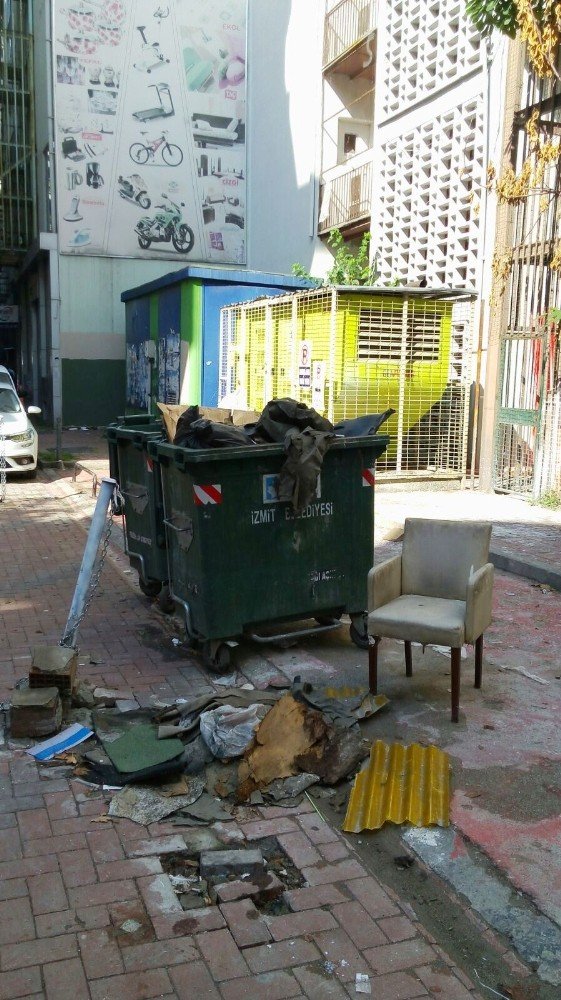 Zabıta Ekipleri Daha Temiz Bir İzmit İçin Çalışıyor