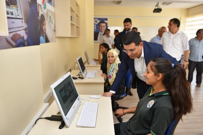 Kepez Belediyesi’nden ‘Bilişim Sınıfı’ Desteğine Devam