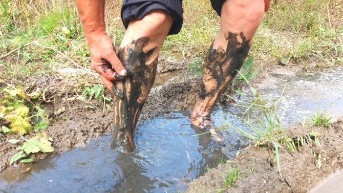 Bu Çamur Ve Suya Girenler Güzelleşiyor