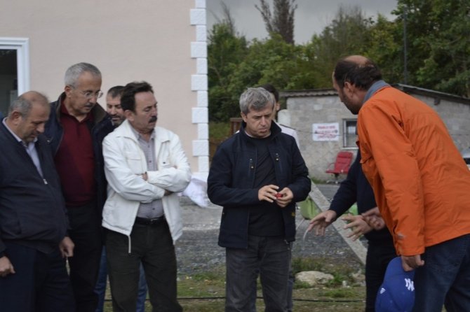 Vali Çınar, Çilek Bahçesini Gezdi