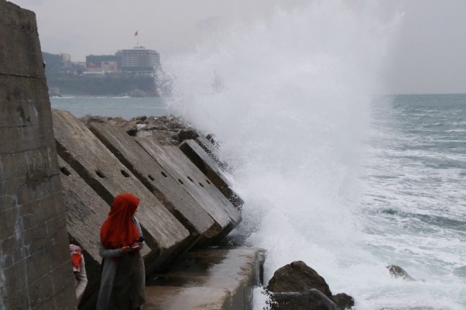 Dalgalar Arasında Selfie Keyfi