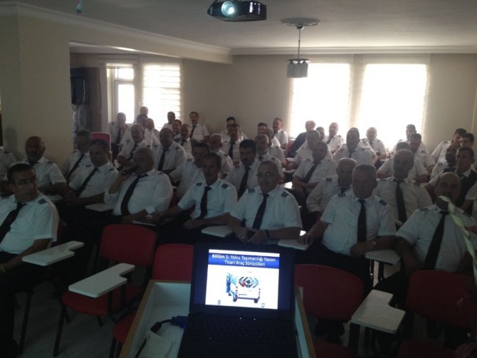 Polisten Okul Servis Şoförlerine Eğitim