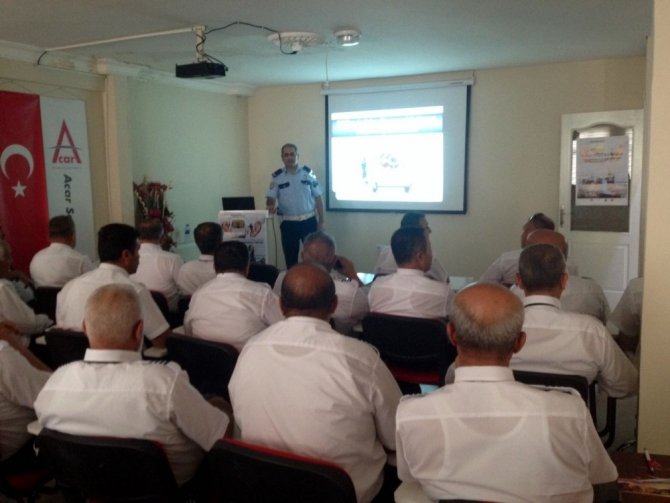 Polisten Okul Servis Şoförlerine Eğitim