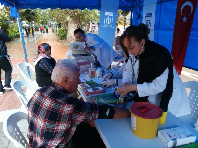 Dünya Yaşlılar Günü’nde Ücretsiz Sağlık Kontrolü