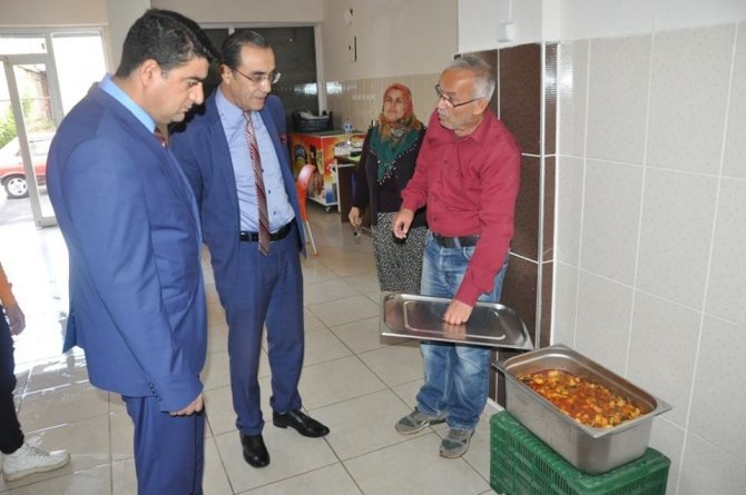 Öğrenciler İçin Yemek Hazırlayan Yemekçiler Denetlendi