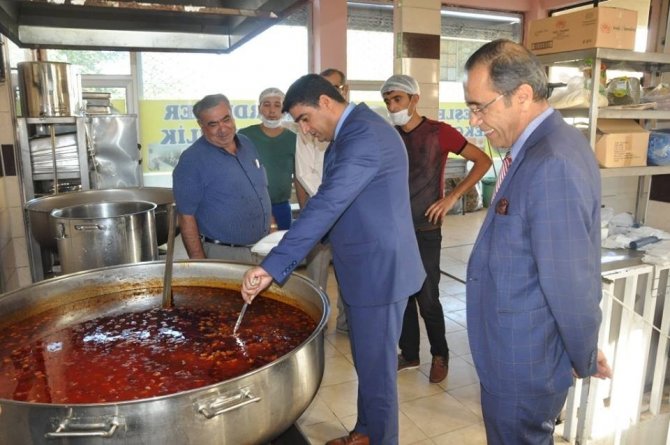 Öğrenciler İçin Yemek Hazırlayan Yemekçiler Denetlendi