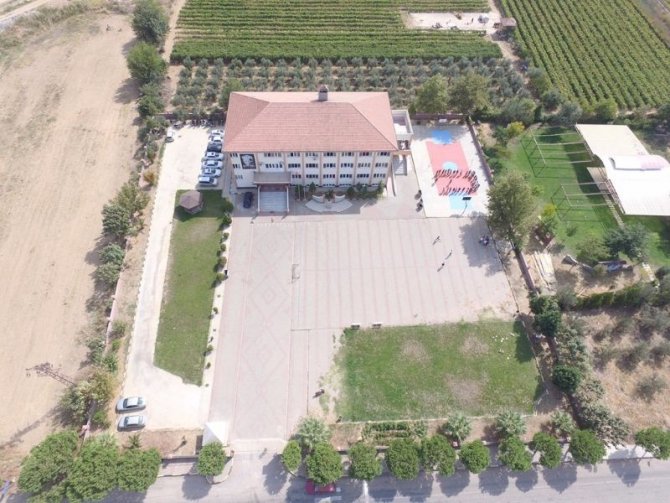 Alaşehir Belediyesi Öğrencilerin Yüzünü Güldürdü