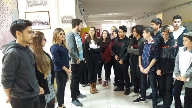 Bu Okulu Minik Öğrenciler Para Toplayarak Yaptırdı