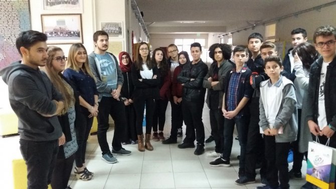 Bu Okulu Minik Öğrenciler Para Toplayarak Yaptırdı