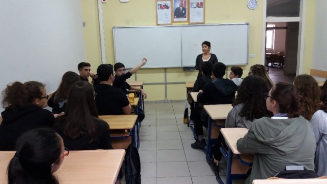 Bu Okulu Minik Öğrenciler Para Toplayarak Yaptırdı