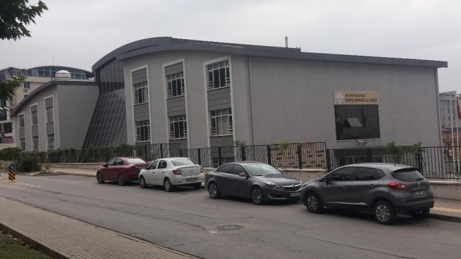 Bu Okulu Minik Öğrenciler Para Toplayarak Yaptırdı