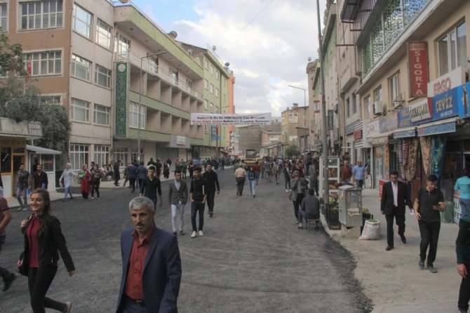 Cumhuriyet Ve Barış Caddeleri Asfaltlandı