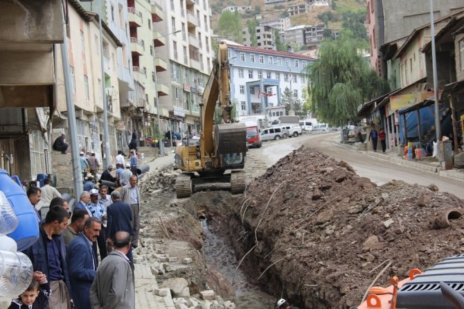 Şemdinli’de Altyapı Çalışmaları Sürüyor