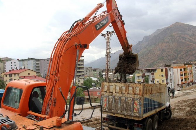 Şemdinli’de Altyapı Çalışmaları Sürüyor