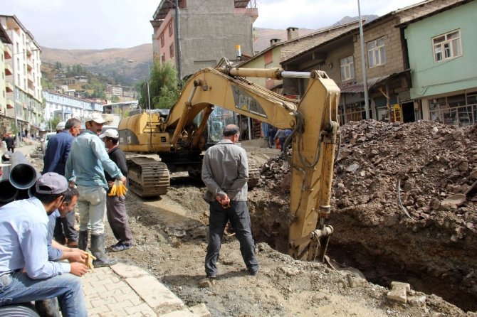 Şemdinli’de Altyapı Çalışmaları Sürüyor