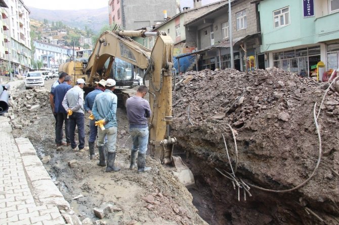Şemdinli’de Altyapı Çalışmaları Sürüyor