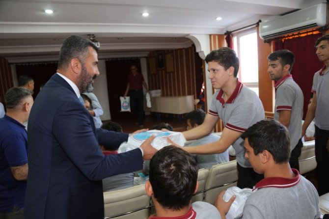 Öğrencilere Ygs Seti Dağıtıldı