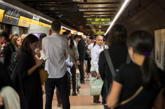 Barselona’da Metro İstasyonları Kapatıldı