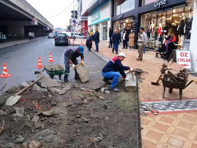 Körfez Belediyesi, Trafiğe Engel Olan Otobüs Duraklarını Genişletiyor