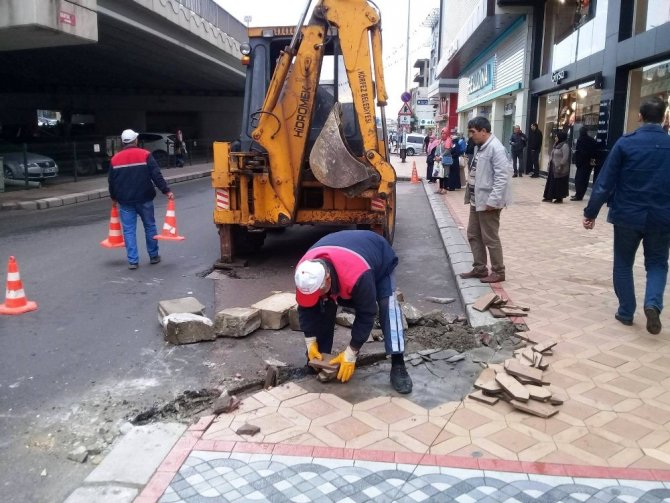 Körfez Belediyesi, Trafiğe Engel Olan Otobüs Duraklarını Genişletiyor