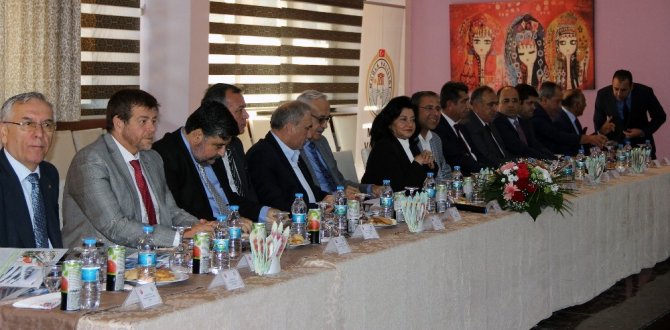 Vali Civelek, Muğla Ekonomisine Yön Verenlerle Bir Araya Geldi