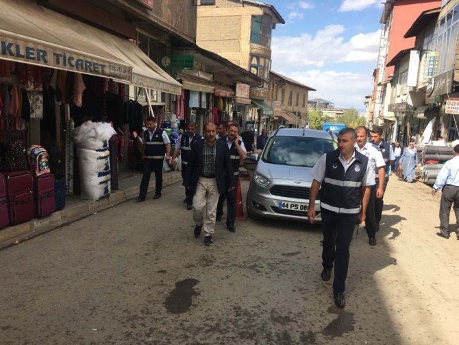 Kaldırımları İşgal Edenlere Cezai İşlem Uygulanıyor