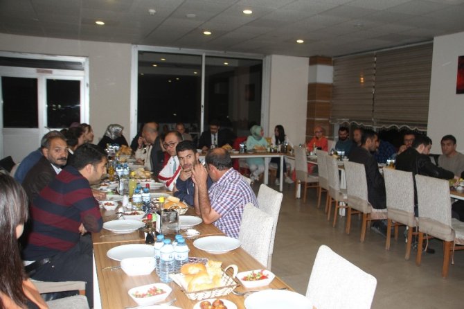 Tayini Çıkan Doktorlara Veda Yemeği