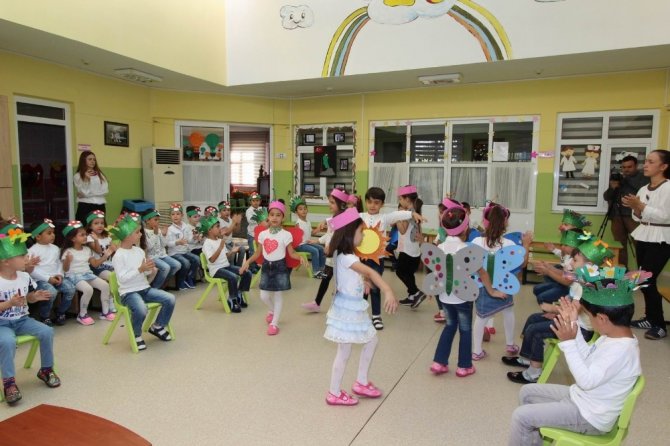 Saruhanlı’da Öğrencilere Kuru Üzüm Dağıtıldı