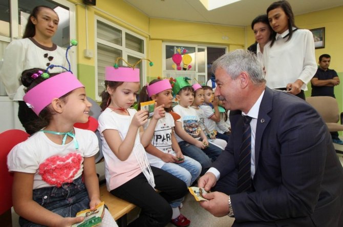 Saruhanlı’da Öğrencilere Kuru Üzüm Dağıtıldı