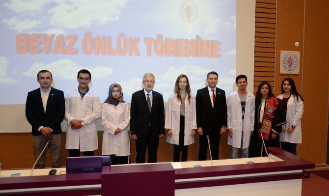 Veteriner Öğrencileri Beyaz Önlükleri Giydi