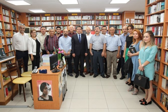 Tarkan Kulak Kitabını İmzaladı