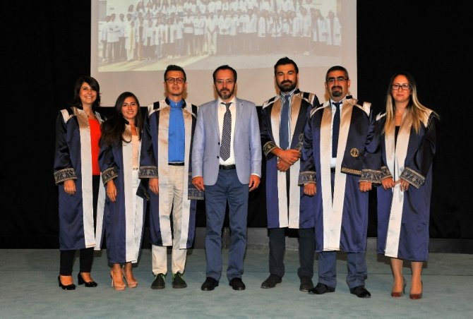 Diş Hekimliği Fakültesinde Beyaz Önlük Giyme Töreni Yapıldı