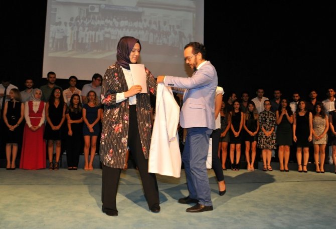 Diş Hekimliği Fakültesinde Beyaz Önlük Giyme Töreni Yapıldı