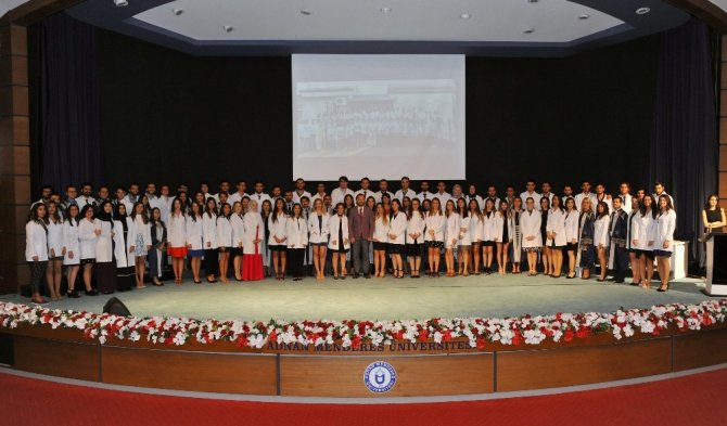 Diş Hekimliği Fakültesinde Beyaz Önlük Giyme Töreni Yapıldı