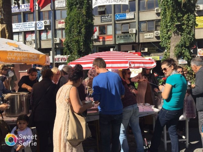 Ak Parti Edremit Kadın Kollarından Aşure Hayrı