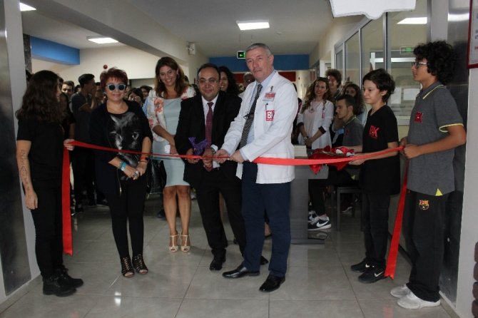 Ünlü Yazar Buket Uzuner, Gençlere Seslendi: Hayal Kurmaktan Kaçınmayın