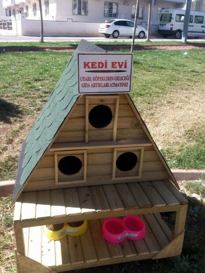 Kilis’te Parklara Kedi Evleri Kuruyor