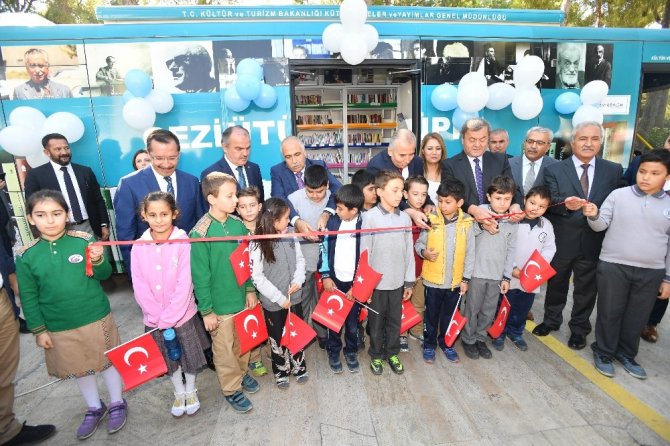 Denizli’de Gezici Kütüphane Açıldı