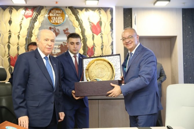 Bahçeli, Manisa’da