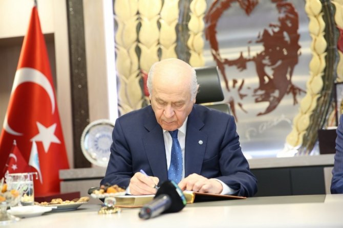 Bahçeli, Manisa’da