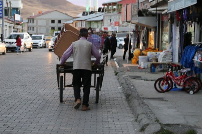 Diyarbakır’dan Geldi Varto’nun Hurdasını Topluyor
