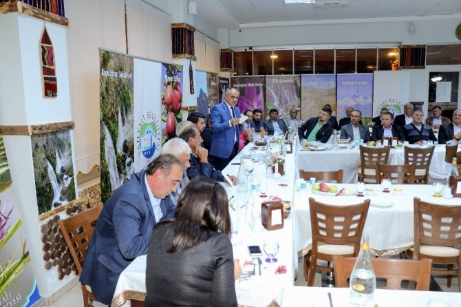 Yahyalı’da Elmacılığının Sorunları Konuşuldu