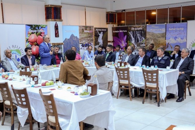 Yahyalı’da Elmacılığının Sorunları Konuşuldu