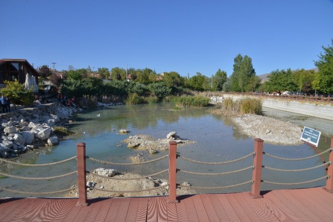 Suyunu Kaybeden Hılla Gölüne Su Gelmeye Başladı