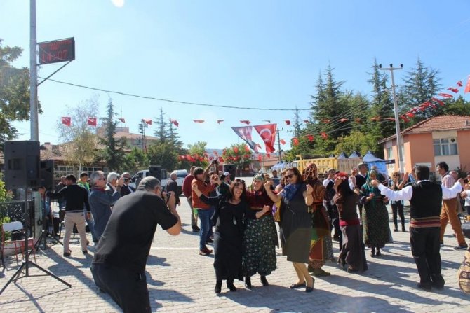 Han’da ’3’üncü Uluslararası Dostluk Ve Sanat Sempozyumu’ Başladı