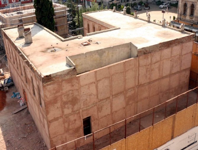 Tarihi Camiler Restore Ediliyor