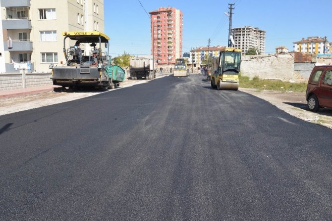 Battalgazi Mahallesinde Yollara 5 Bin 200 Ton Asfalt Serildi