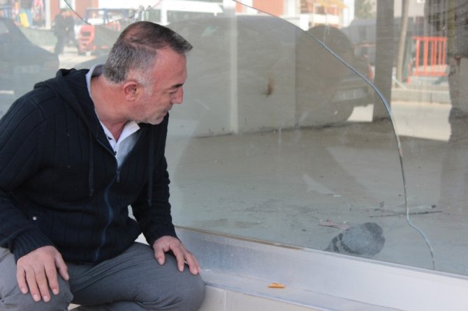 Kırşehirli Esnaf Mahsur Kalan Güvercini Kurtarmak İçin Seferber Oldu